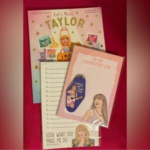 Bundle of 4 Taylor Swift items